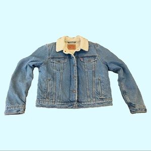 Levi’s Original Woman’s L Sherpa Trucker Jacket